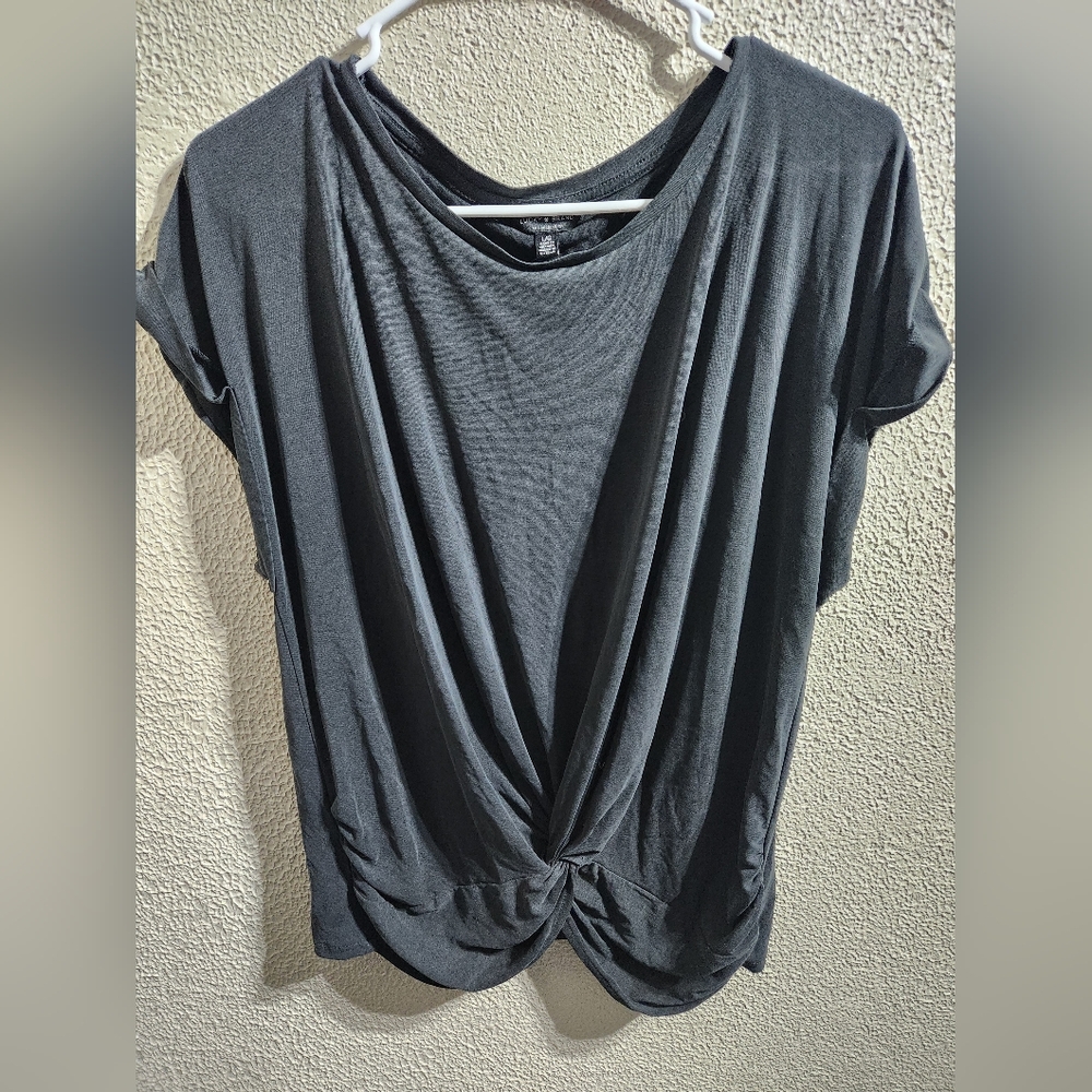 🔴 3 for $12 Lucky Brand size Large top